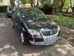 Schwarz Gebraucht 2010 VW Touran Freestyle Van / Kleinbus | 2.590 € (Guter Preis)