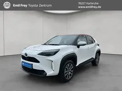 Silber Gebraucht 2022 Toyota Yaris Hybrid Limousine | 24.590 €