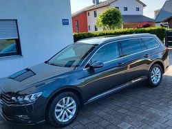 Grau Gebraucht 2023 VW Passat Business Kombi | 25.400 € (Guter Preis)