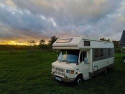 Beige Gebraucht 1993 Mercedes T1 Van | 15.800 €