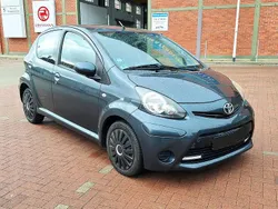 Grau Gebraucht 2013 Toyota Aygo Kleinwagen | 6.000 € (Guter Preis)