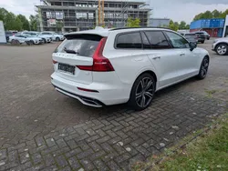Ice white, solid Gebraucht 2020 Volvo V60 R-Design Kombi | 37.490 € (Etwas zu teuer)