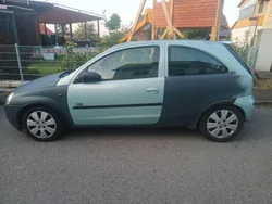 Grün Gebraucht 2001 Opel Corsa Kleinwagen | 1.200 € (Guter Preis)