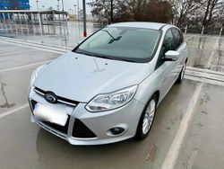 Silber Gebraucht 2014 Ford Focus Limousine | 5.300 € (Fairer Preis)