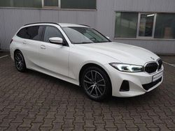 Weiß Gebraucht 2024 BMW 320 Sport Line Kombi | 36.980 € (Fairer Preis)