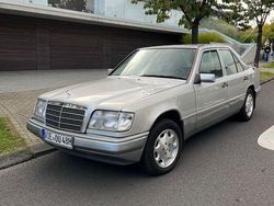 Silber Gebraucht 1994 Mercedes 250 Limousine | 6.480 €
