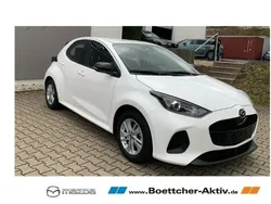 Weiss Gebraucht 2024 Mazda 2 Center-Line Kleinwagen | 20.990 € (Fairer Preis)
