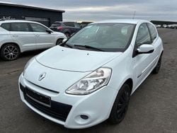 Weiß Gebraucht 2014 Renault Clio III Collection Limousine | 3.999 € (Fairer Preis)