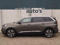 Grau Gebraucht 2020 Peugeot 5008 Premium Van / Kleinbus | 11.979 € (Guter Preis)
