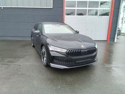 Onyxschwarz metallic onyxschwarz metallic Neu 2025 Skoda Superb SportLine Kombi | 53.590 € (Fairer Preis)