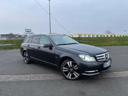 Schwarz Gebraucht 2011 Mercedes 220 Kombi | 6.990 €