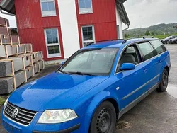 Blau Gebraucht 2001 VW Passat Kombi | 5.200 €
