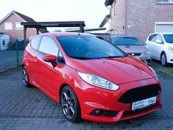 Rot Gebraucht 2017 Ford Fiesta ST Kleinwagen | 11.200 € (Fairer Preis)