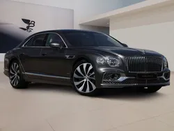 Grau Gebraucht 2024 Bentley Flying Spur Limousine | 225.900 € (Fairer Preis)