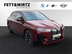 Aventurinrot metallic Gebraucht 2024 BMW iX Sport Line SUV | 77.777 € (Teuer)