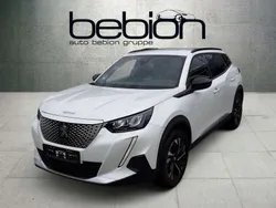 Lack weiss perlglänzend/typ au Gebraucht 2023 Peugeot e-2008 Allure SUV | 22.900 € (Fairer Preis)