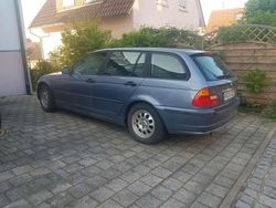 Blau Gebraucht 2002 BMW 318 Kombi | 3.200 €