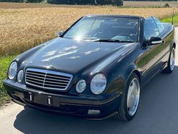 Schwarz Gebraucht 2001 Mercedes CLK320 Avantgarde Cabrio | 12.900 €
