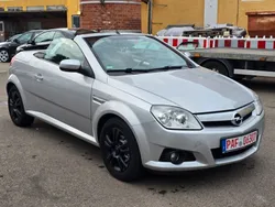 Silber Gebraucht 2005 Opel Tigra Basis Cabrio | 1.990 € (Fairer Preis)