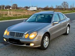 Grau Gebraucht 2005 Mercedes E220 Limousine | 3.200 € (Fairer Preis)