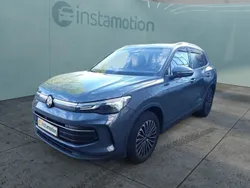 Grau Gebraucht 2024 VW Tiguan Life SUV | 37.530 € (Fairer Preis)