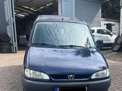 Blau Gebraucht 2002 Peugeot Partner Van / Kleinbus | 2.199 € (Teuer)