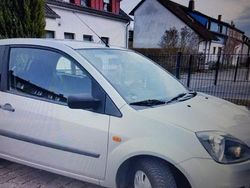 Grau Gebraucht 2007 Ford Fiesta Kleinwagen | 1.200 €