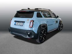 Kumulusblau + dach black pear Gebraucht 2025 Renault 4 E-Tech Komfort SUV | 34.444 € (Guter Preis)