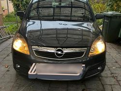 Schwarz Gebraucht 2007 Opel Zafira Van / Kleinbus | 1.500 €