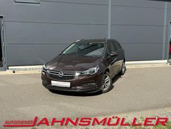 Braun Gebraucht 2017 Opel Astra Limousine | 13.500 € (Etwas zu teuer)
