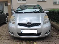 Grau Gebraucht 2011 Toyota Yaris Cool Kleinwagen | 2.490 € (Guter Preis)