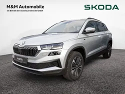 Brillantsilber Gebraucht 2024 Skoda Karoq Selection SUV | 37.466 € (Teuer)