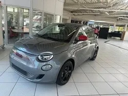 Gebraucht 2023 Fiat 500e Red Limousine | 21.490 € (Guter Preis)