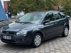 Grau Gebraucht 2006 Ford Focus Kleinwagen | 5.750 €