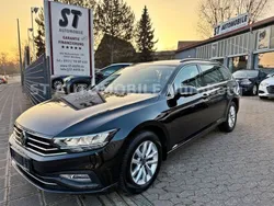 Deep black perleffekt (metallic) Gebraucht 2020 VW Passat Business Kombi | 16.400 € (Fairer Preis)