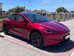 Rot Gebraucht 2024 Tesla Model 3 Long Range AWD Limousine | 38.500 €