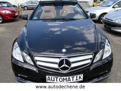 Obsidianschwarz perleffekt (metallic) Gebraucht 2011 Mercedes E200 Avantgarde Cabrio | 18.950 € (Teuer)