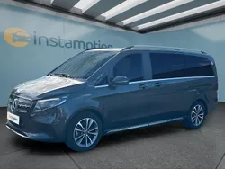 Grau Gebraucht 2024 Mercedes EQV300 Van / Kleinbus | 62.449 €