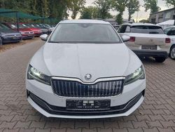 Weiß Gebraucht 2022 Skoda Superb Ambition Kombi | 21.385 € (Fairer Preis)