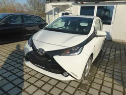 Weiß Gebraucht 2016 Toyota Aygo X-play Kleinwagen | 8.490 € (Fairer Preis)