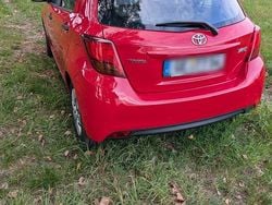 Rot Gebraucht 2015 Toyota Yaris Kleinwagen | 6.900 € (Fairer Preis)