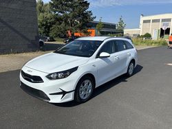 Weiß Gebraucht 2024 Kia Ceed Sportswagon Vision Kombi | 20.270 € (Guter Preis)