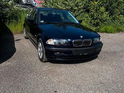 Blau Gebraucht 2001 BMW 320 Limousine | 1.700 € (Superpreis)