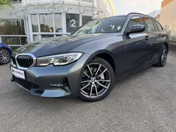 Grau Gebraucht 2020 BMW 330 Sport Line Kombi | 19.999 €