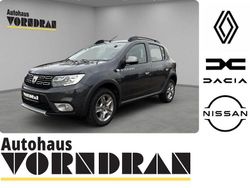 Grau Gebraucht 2017 Dacia Sandero Prestige Limousine | 10.490 € (Etwas zu teuer)