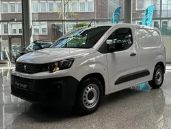 Weiss icy standard Gebraucht 2023 Peugeot E-Partner Premium Van / Kleinbus | 20.990 € (Fairer Preis)