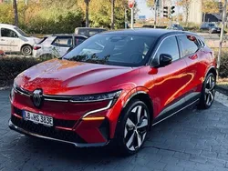Dezirrot metallic/dach black Gebraucht 2023 Renault Mégane Techno Limousine | 37.900 € (Teuer)
