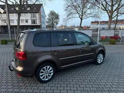 Braun Gebraucht 2013 VW Touran Highline Van / Kleinbus | 9.700 € (Fairer Preis)