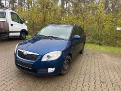 Blau Gebraucht 2012 Skoda Fabia Limousine | 2.500 € (Fairer Preis)