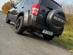 Grau Gebraucht 2012 Suzuki Grand Vitara SUV | 13.800 € (Etwas zu teuer)